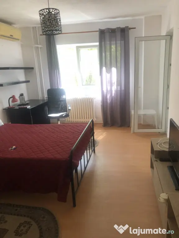 Timpuri noi tineretului piscului etaj 1