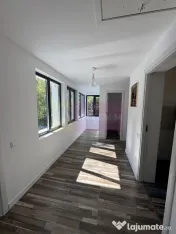 Casa de vanzare cu 2 apartamente in Azuga 