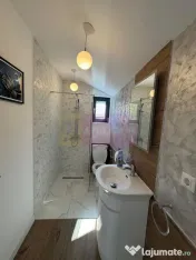 Casa de vanzare cu 2 apartamente in Azuga 