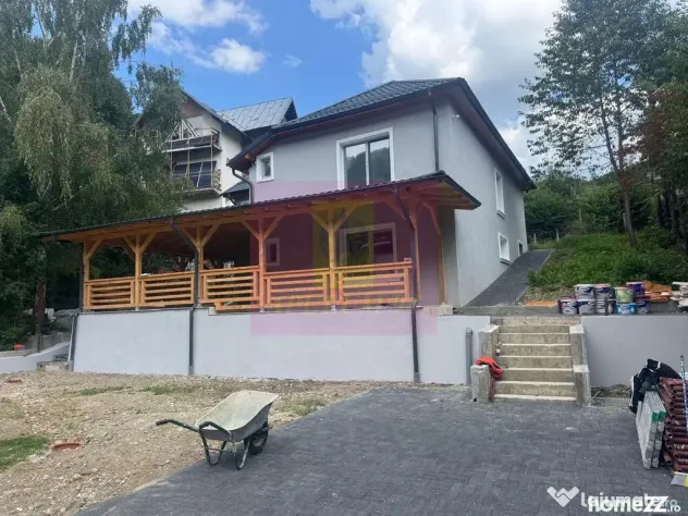 Casa de vanzare cu 2 apartamente in Azuga - Azuga (Prahova)