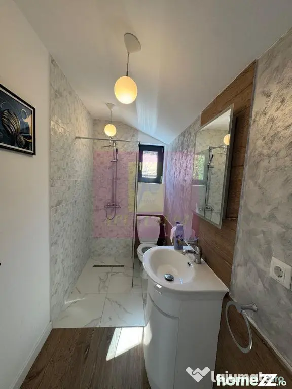 Casa de vanzare cu 2 apartamente in Azuga - Azuga (Prahova)