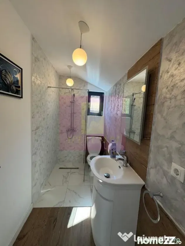 Casa de vanzare cu 2 apartamente in Azuga - Azuga (Prahova)