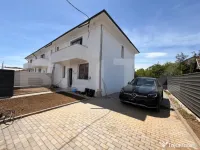 Triplex Nou cu Teren Generos de 306 mp, Lângă Ambasador, 