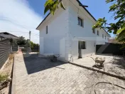 Triplex Nou cu Teren Generos de 306 mp, Lângă Ambasador,