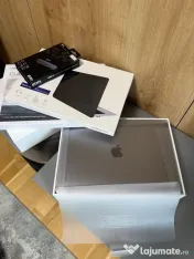 Vând MacBook Air 13 True Tone 