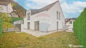 La poalele Tâmpei — vilă contemporană în Schei