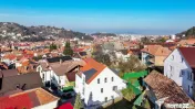 La poalele Tâmpei — vilă contemporană în Schei 