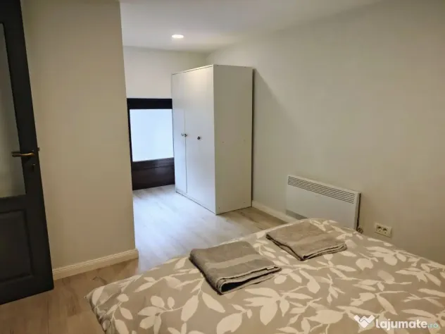 Chirie: apartament ultracentral, 3 camere 450 E neg. Comi...