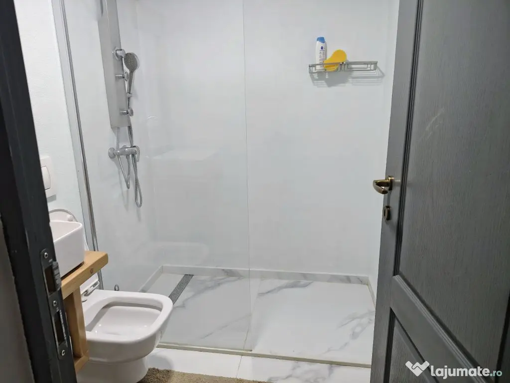 Chirie: apartament ultracentral, 3 camere 450 E neg. Comi...