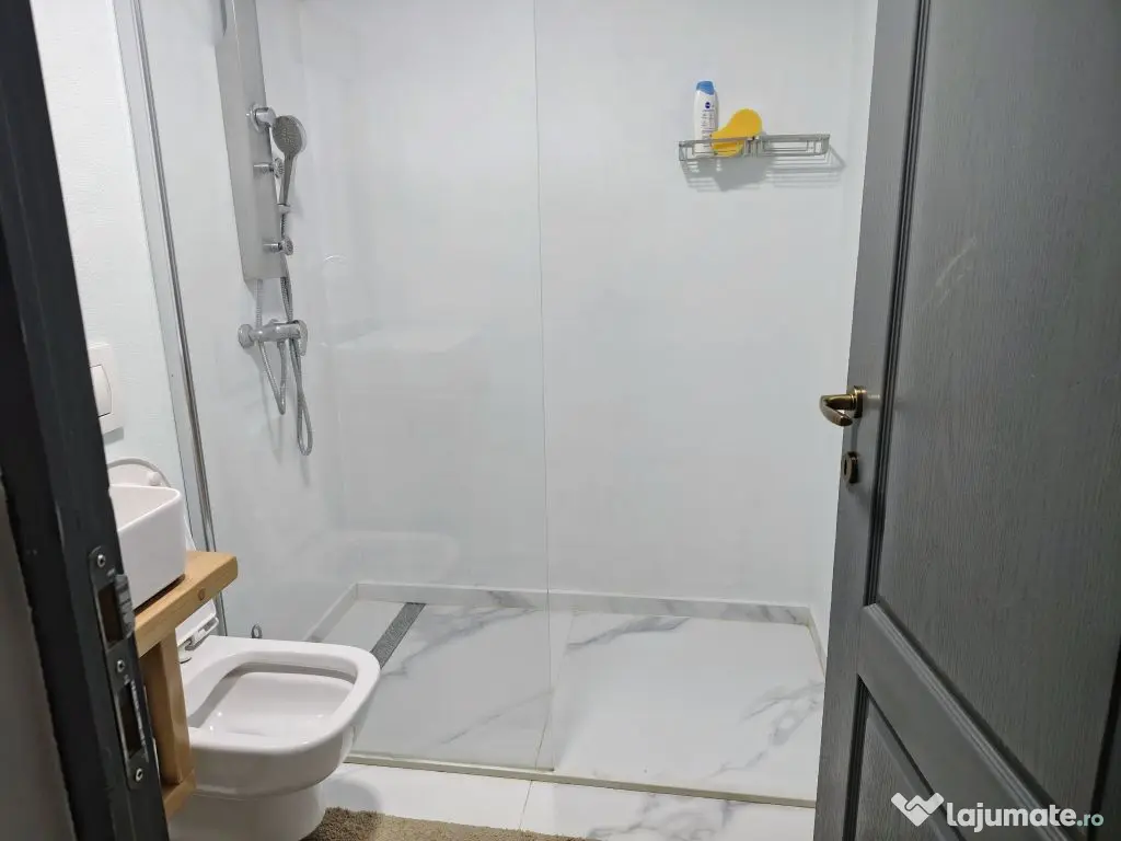 Chirie: apartament ultracentral, 3 camere 450 E neg. Comi...