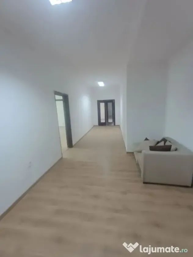 Universitate Cladire de Birouri 10 Euro/mp