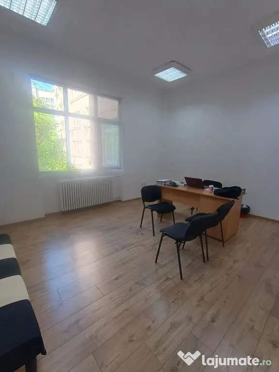Universitate Cladire de Birouri 10 Euro/mp