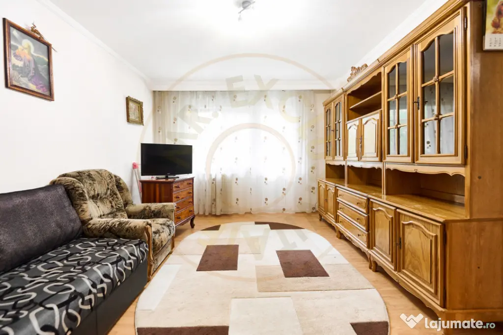 Apartament decomandat 4 camere - etaj intermediar - Cartie