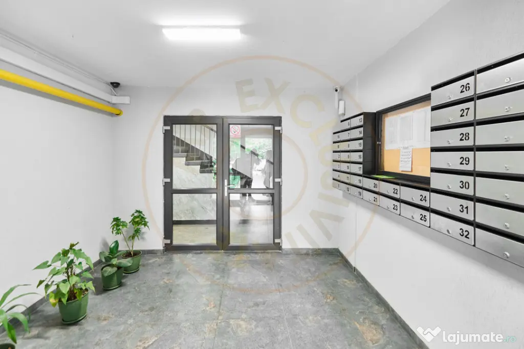 Apartament decomandat 4 camere - etaj intermediar - Cartie