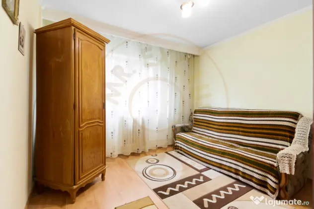 Apartament decomandat 4 camere - etaj intermediar - Cartie