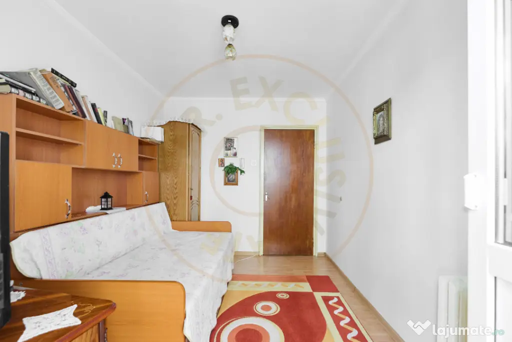 Apartament decomandat 4 camere - etaj intermediar - Cartie