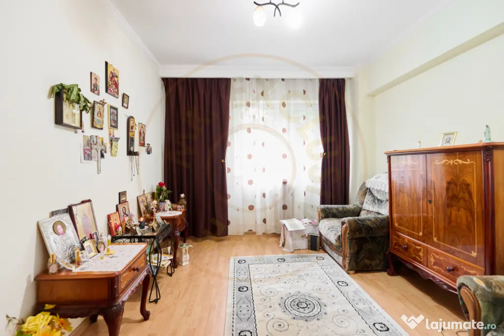 Apartament decomandat 4 camere - etaj intermediar - Cartie