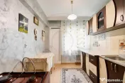 Apartament decomandat 4 camere - etaj intermediar - Cartie