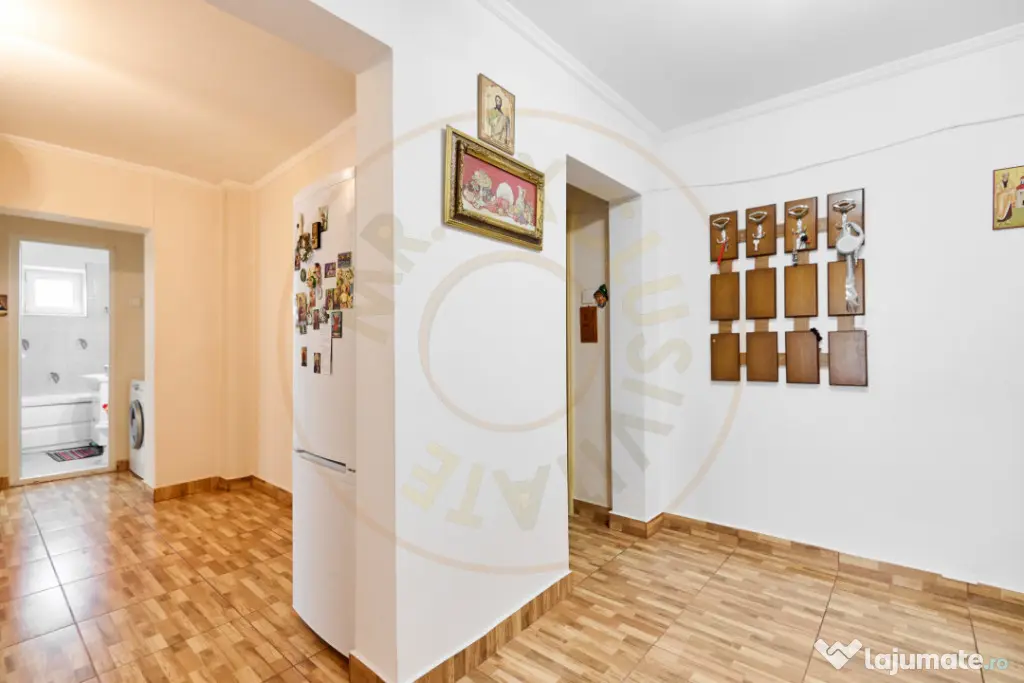 Apartament decomandat 4 camere - etaj intermediar - Cartie