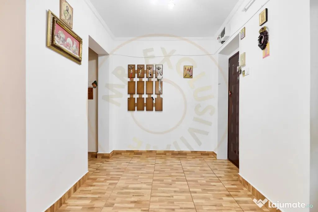Apartament decomandat 4 camere - etaj intermediar - Cartie