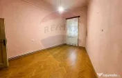 Apartament cu 2 camere de vânzare la curte comune