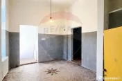 Apartament cu 2 camere de vânzare la curte comune