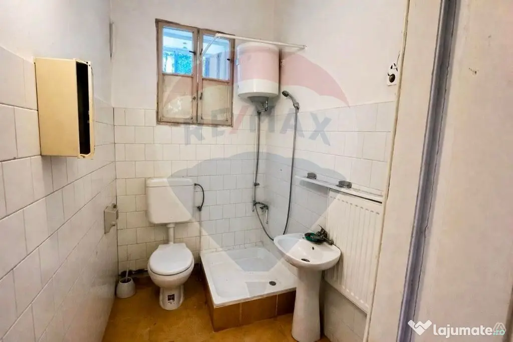 Apartament cu 2 camere de vânzare la curte comune