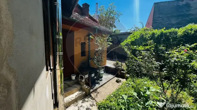 Apartament cu 2 camere de vânzare la curte comune