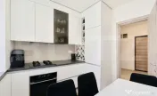 Apartament 2 camere superb, Tractoru, zona buna. 