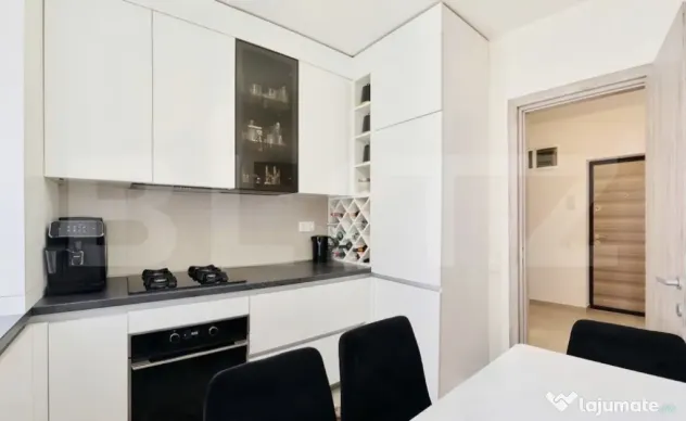 Apartament 2 camere superb, Tractoru, zona buna.
