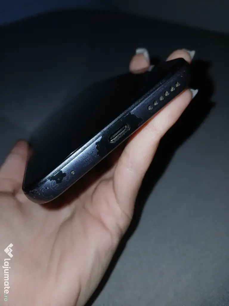 Telefon Motorola Moto G10, 4GB RAM și 64GB stocare.