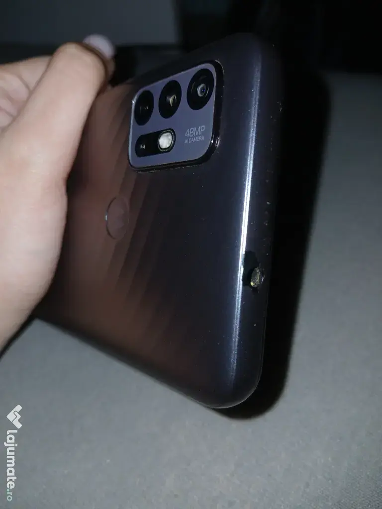 Telefon Motorola Moto G10, 4GB RAM și 64GB stocare.