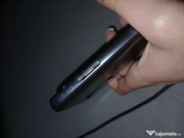 Telefon Motorola Moto G10, 4GB RAM și 64GB stocare.
