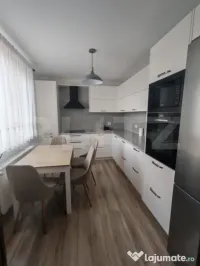Apartament 3 camere de vanzare cu parcare inclusa, zona Subc 