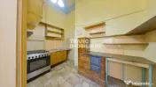 Apartament Central pe 3 niveluri construit de familia Neu... 