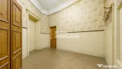 Apartament Central pe 3 niveluri construit de familia Neu... 
