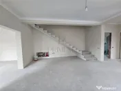 Duplex modern - la asfalt - personalizare interioara 