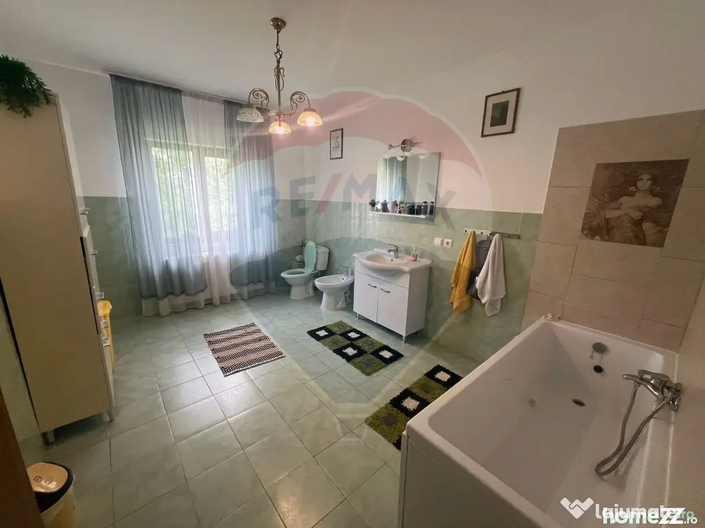 Casă / Vilă 7 camere Garoafa