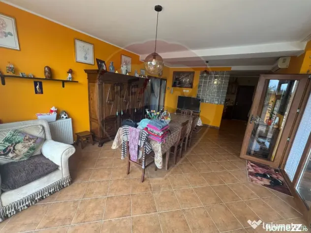 Casă / Vilă 7 camere Garoafa