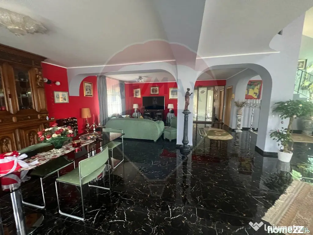 Casă / Vilă 7 camere Garoafa