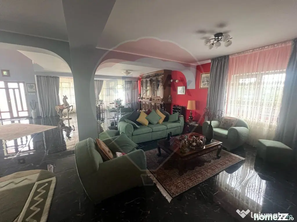 Casă / Vilă 7 camere Garoafa