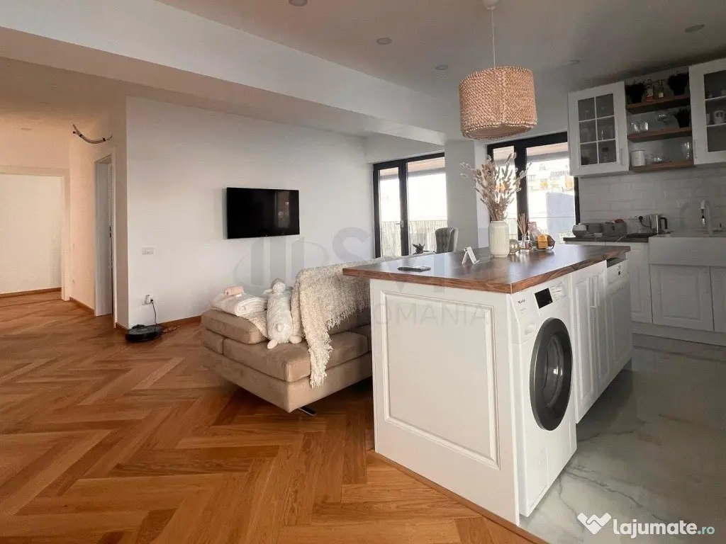 Apartament 4 camere de vanzare