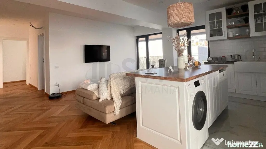 Apartament 4 camere de vanzare