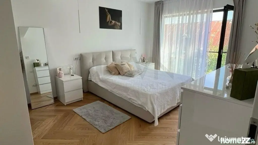 Apartament 4 camere de vanzare
