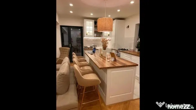 Apartament 4 camere de vanzare