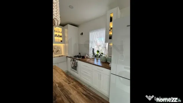 Apartament 4 camere de vanzare