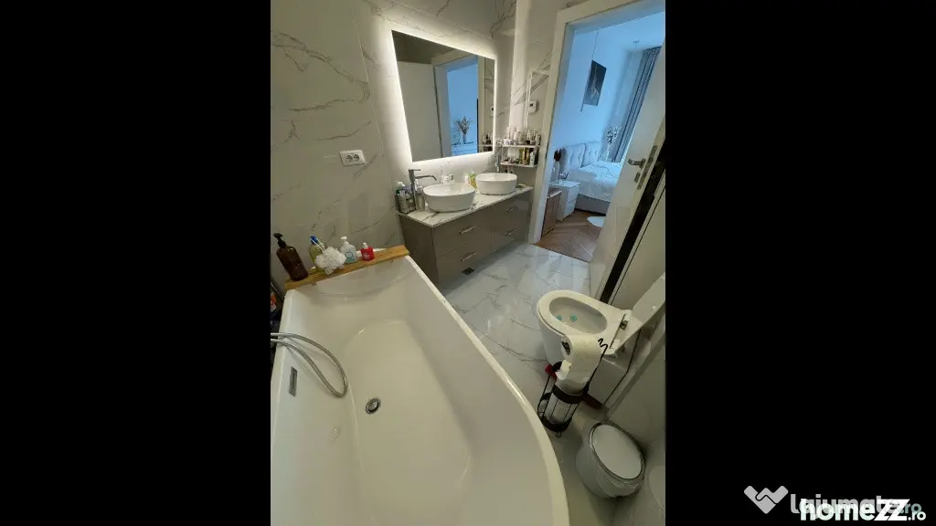 Apartament 4 camere de vanzare