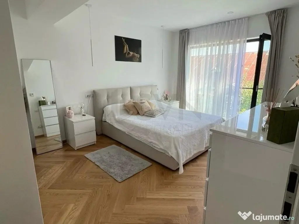 Apartament 4 camere de vanzare