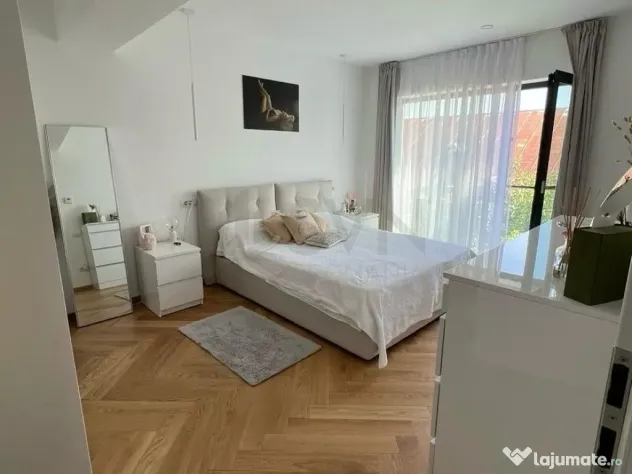 Apartament 4 camere de vanzare