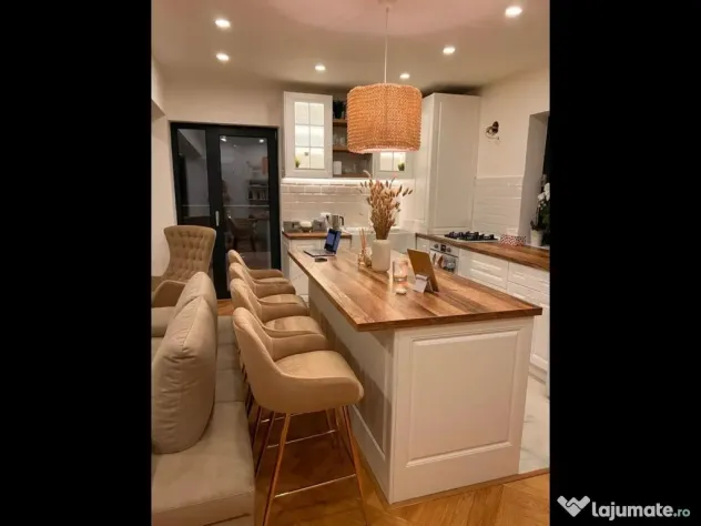 Apartament 4 camere de vanzare